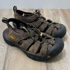 Keen Men’s Dark Brown Newport Leather Sandals with Black Soles Size 7